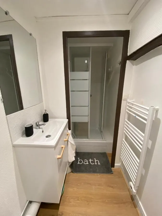 Le Bassam, Proche Aeroport Apartment Tille
